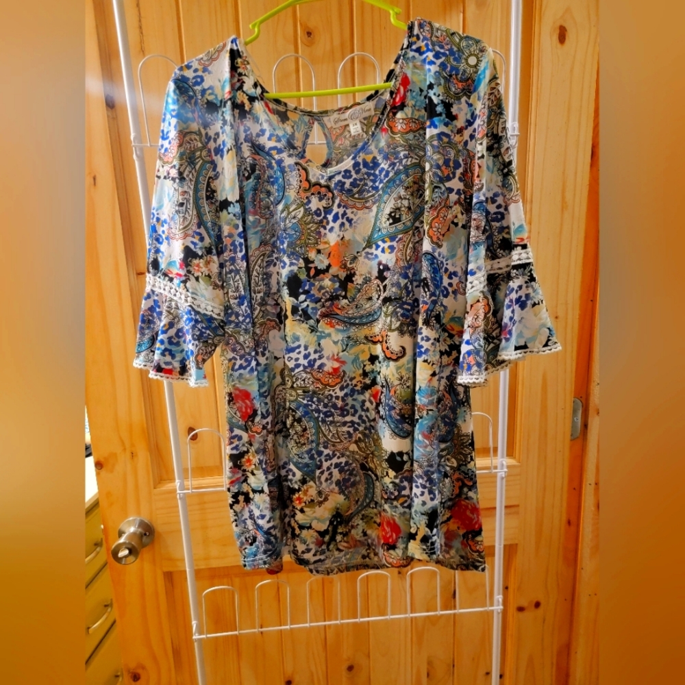 Ladies blouse 2x by Stem Vine